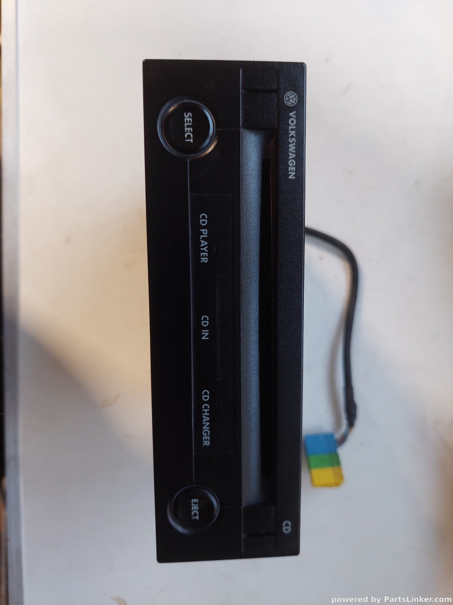 Magazie CD AUDI A4 II (8E2, B6) [ 2000 - 2005 ] OEM 7136240