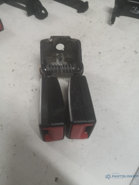 Pretensionare central spate BMW X3 II (F25) [ 2010 - 2017 ] OEM 7235455