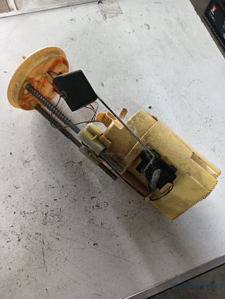 Pompa combustibil BMW 3 V Coupe (E92) [ 2005 - 2013 ] OEM 716431503