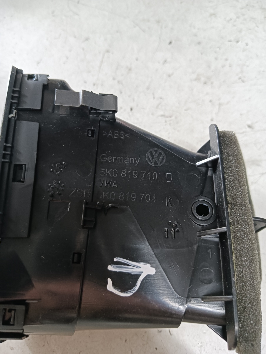 Guri ventilatie dreapta fata VOLKSWAGEN GOLF VI (5K1) [ 2008 - 2013 ] OEM 5k0819710d – foto 2