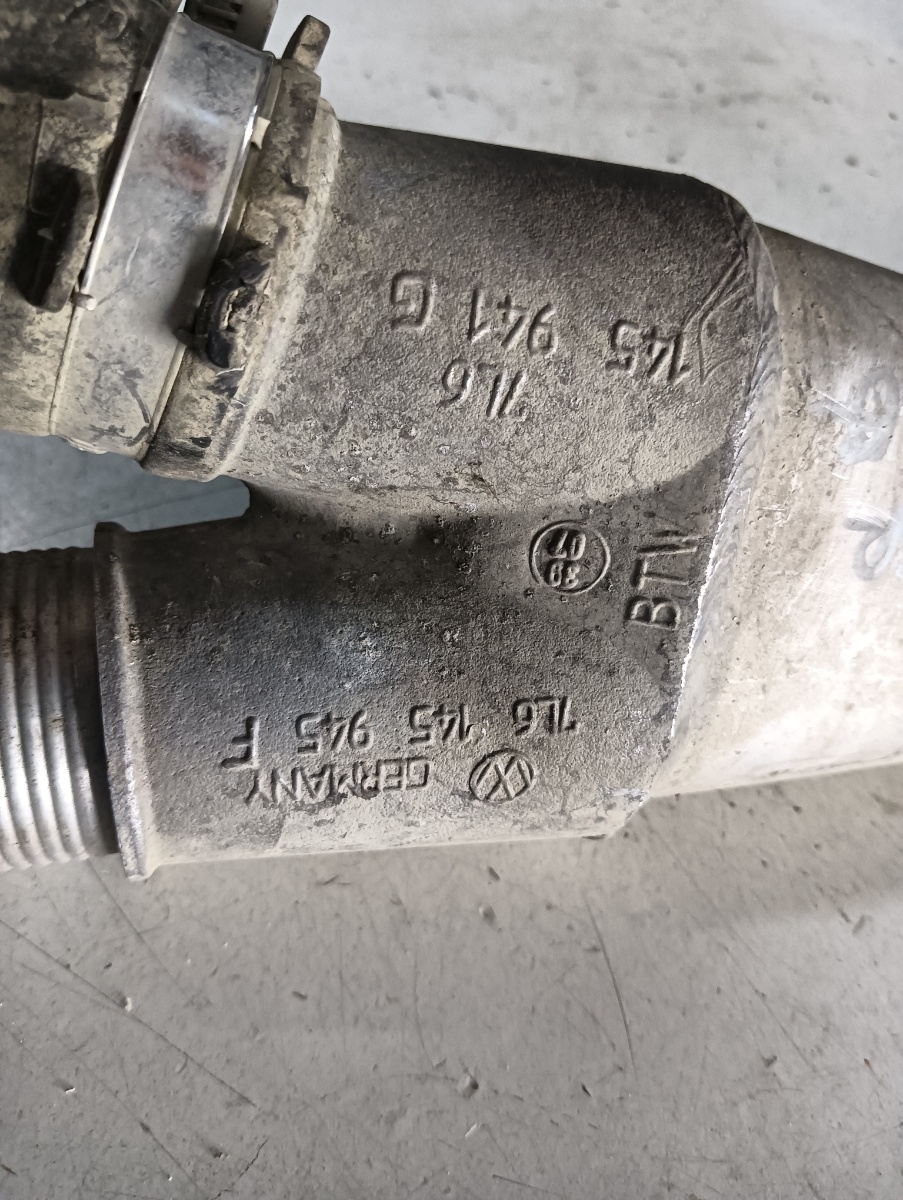 Furtun intercooler VOLKSWAGEN TOUAREG 7LA, 7L6, 7L7 2002 - 2013 V6 TDI CASA, CASC 7l6145945f