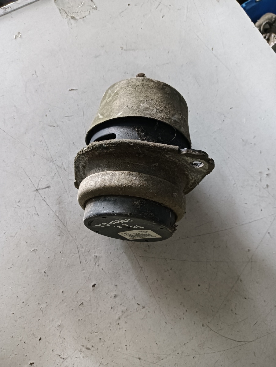 Tampon motor stanga VOLKSWAGEN TOUAREG (7LA, 7L6, 7L7) [ 2002 - 2013 ] V6 TDI (CASA, CASC) 176KW|240HP OEM 7l8199131a – foto 2