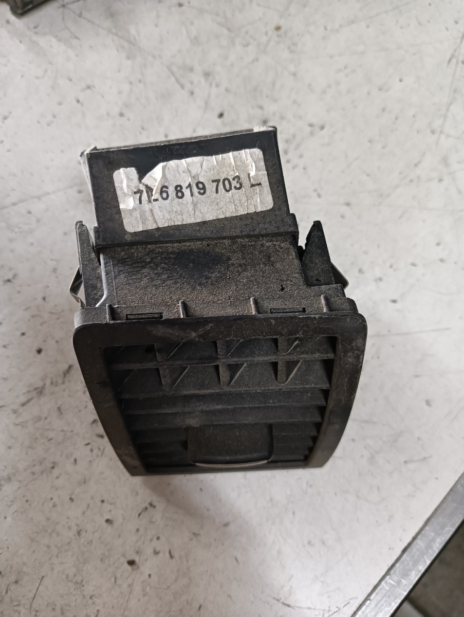 Guri ventilatie stanga fata VOLKSWAGEN TOUAREG (7LA, 7L6, 7L7) [ 2002 - 2013 ] OEM 7l6819703l – foto 2