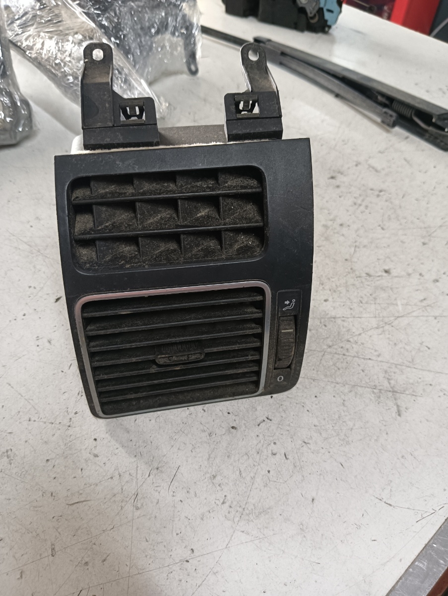 Guri ventilatie  stanga fata VOLKSWAGEN TOURAN (5T1) [ 2015 - > ] OEM 1t819703e