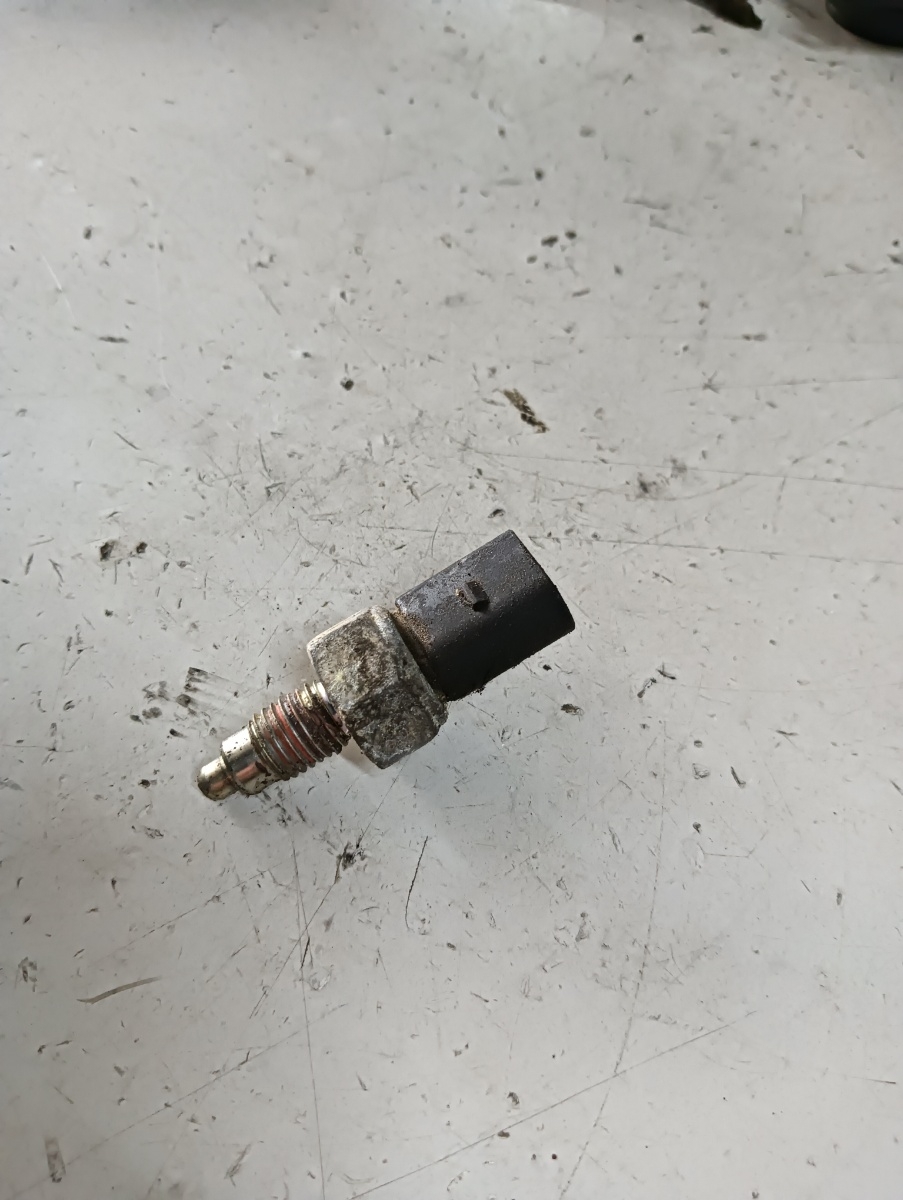 Senzor temperatura combustibil SKODA OCTAVIA II Combi (1Z5) [ 2004 - 2013 ] – foto 2