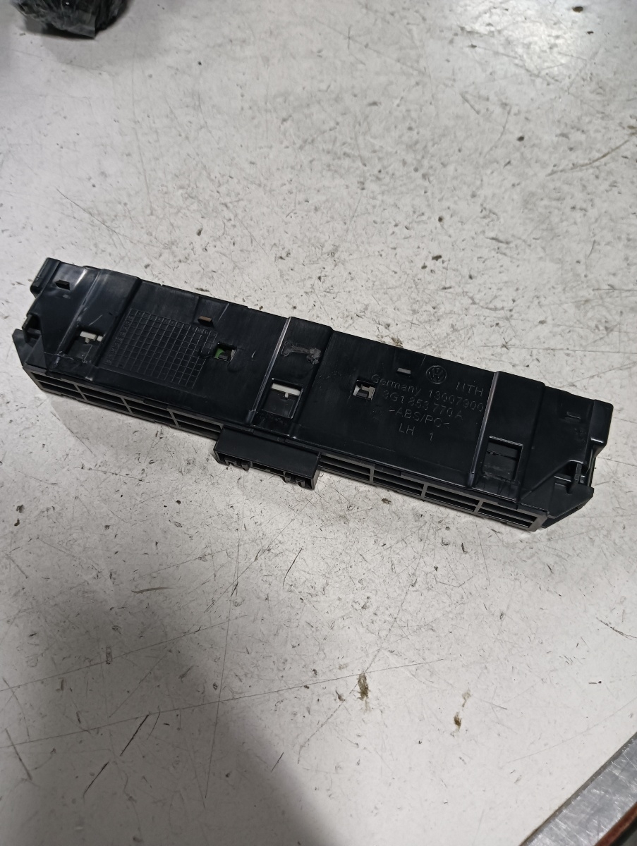 Buton avarie VOLKSWAGEN PASSAT 3G2 2014 - > 3g1853770a – foto 2