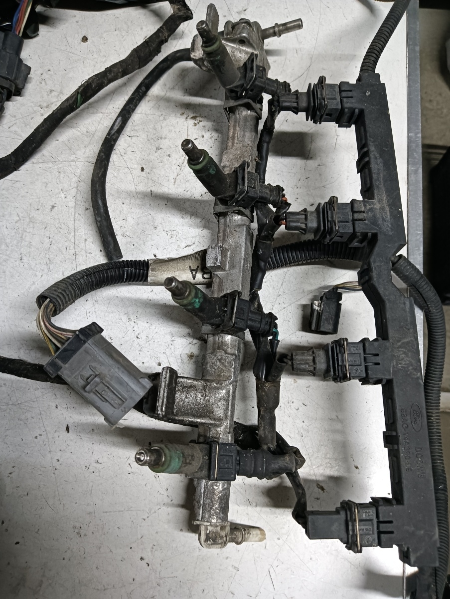 Rampa injectoare MAZDA 121 III JASM, JBSM 1996 - 2003 1.3 JJK, JJM 98ag14a390lb