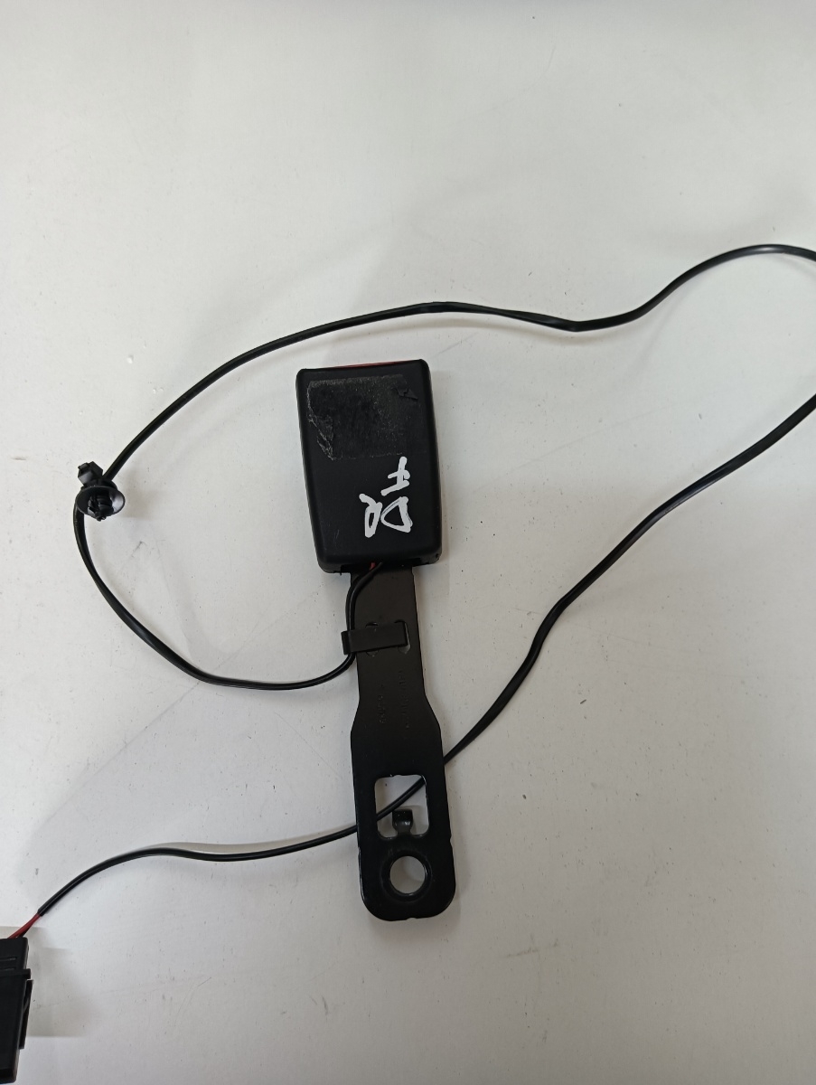 Pretensionare  dreapta fata FIAT 500L 199, 351_, 352_ 2012 - >