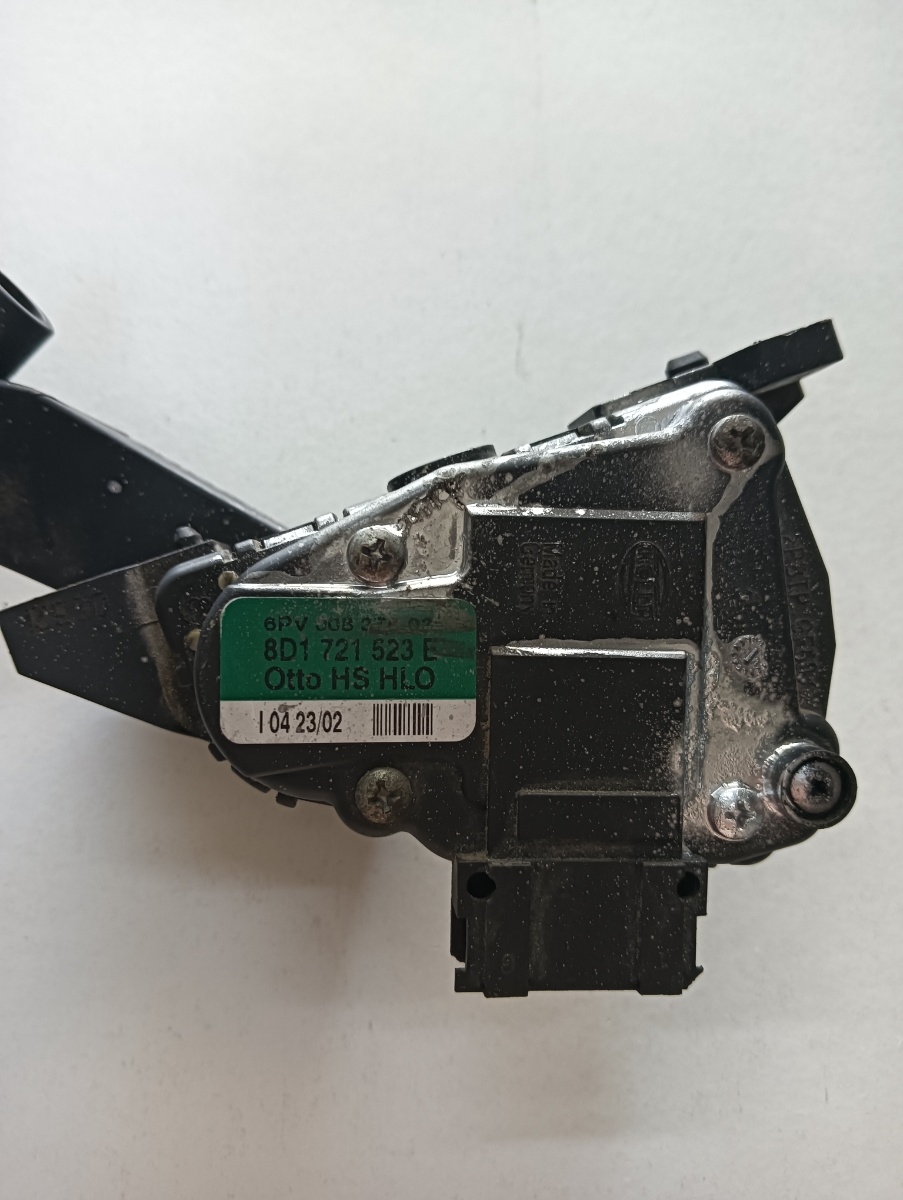 Pedala acceleratie  VOLKSWAGEN PASSAT Estate 3B5 1997 - 2001, Sedan 1.6 1.6 ADP, AHL, ANA, ARM 8d1721523e – foto 2