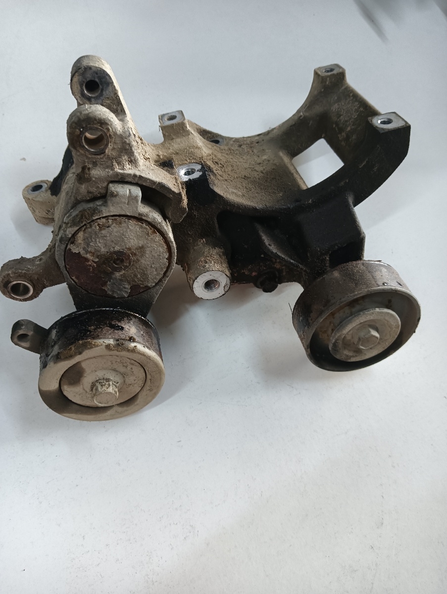 Suport alternator compresor  TOYOTA LAND CRUISER LJ12_, KZJ12_, TRJ12_, KDJ12_, GRJ12_ 2002 - 3.0 D-4D 1KD-FTV – foto 2