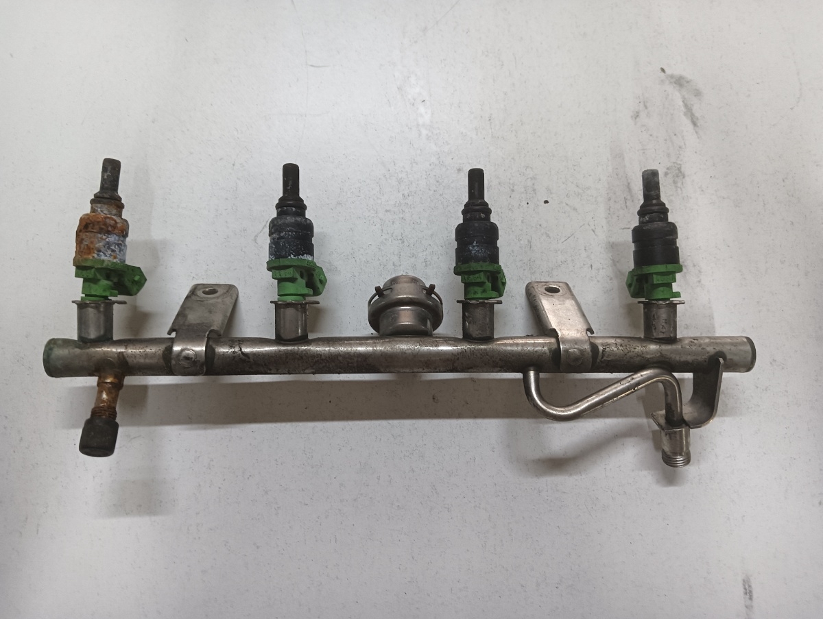 Rampa injectoare MERCEDES-BENZ C-CLASS II W203  2000 - 2007 1.8 C 200 Kompressor M 271.940 2710780549