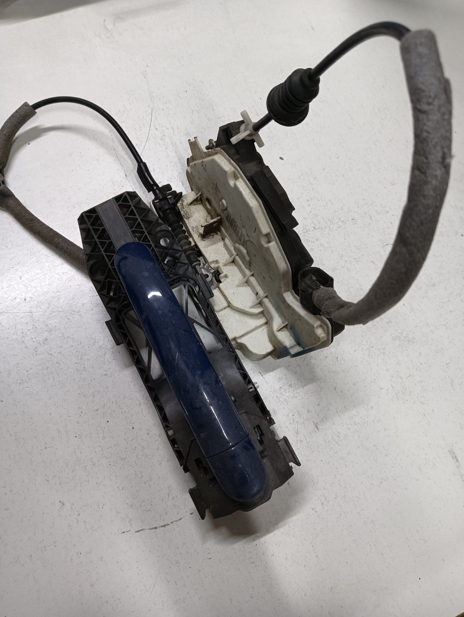 Broasca usa stanga fata VOLKSWAGEN TIGUAN 5N_ 2007 - > 5n2837015c