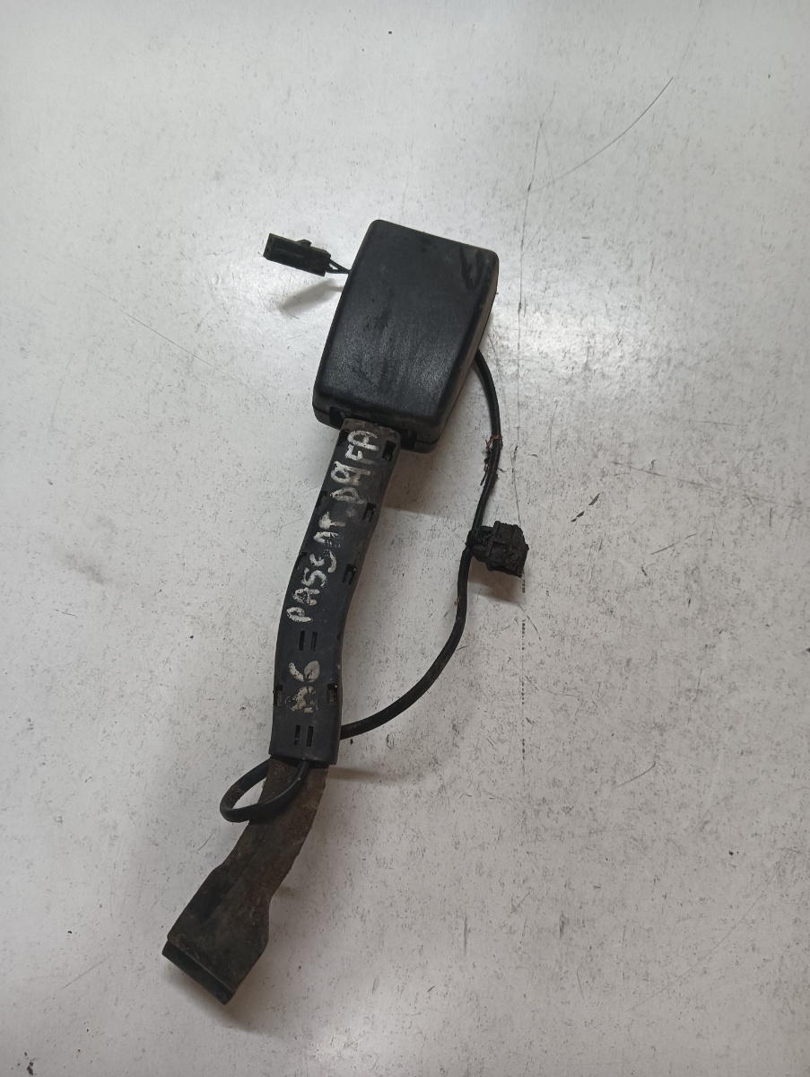 Pretensionare  dreapta fata VOLKSWAGEN PASSAT 3C2 2005 - 2010 – foto 2