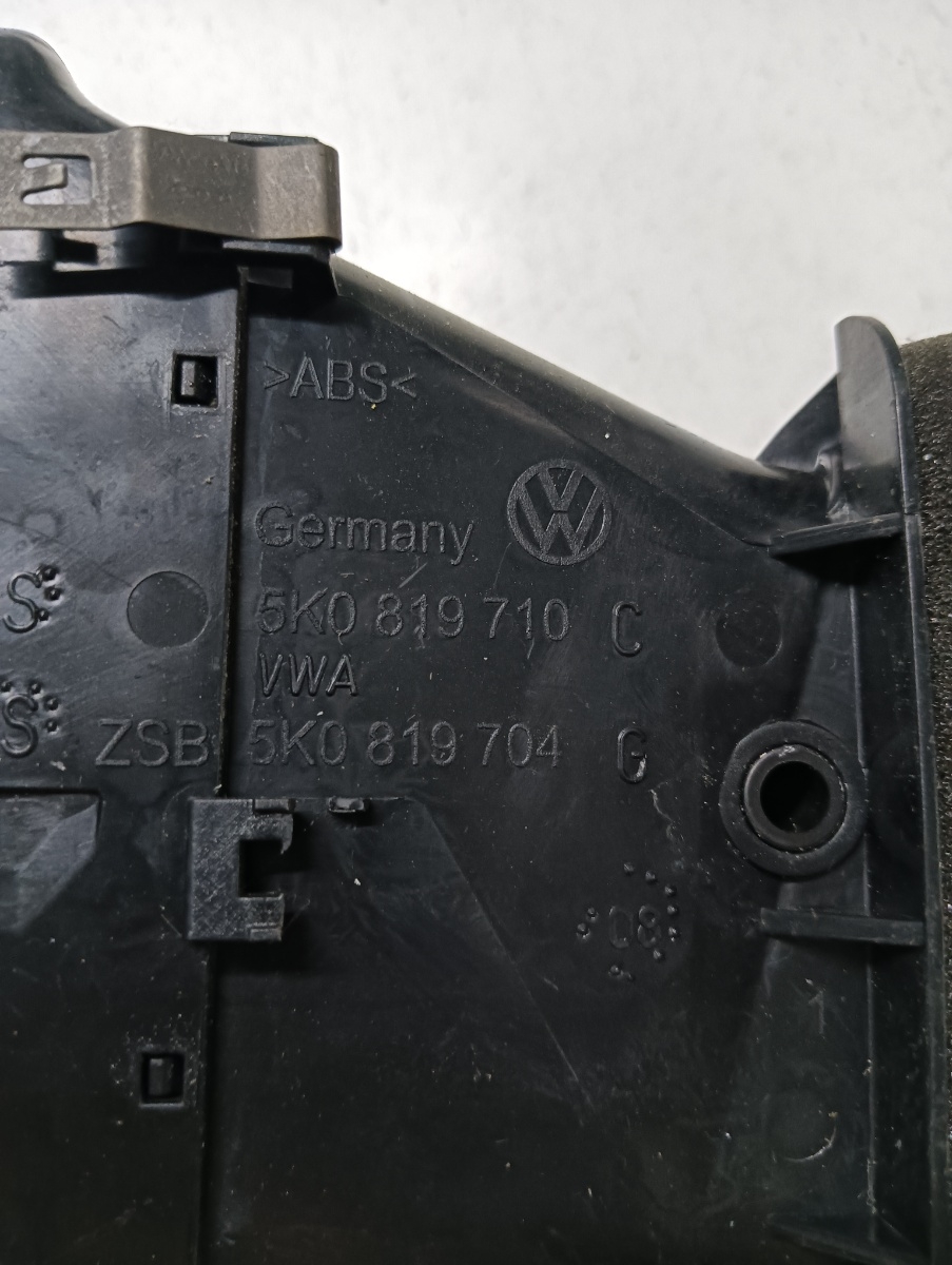 Grila de ventilatie laterala panou de bord dreapta fata VOLKSWAGEN GOLF VI 5K1 2008 - 2013 5k0819710c – foto 2