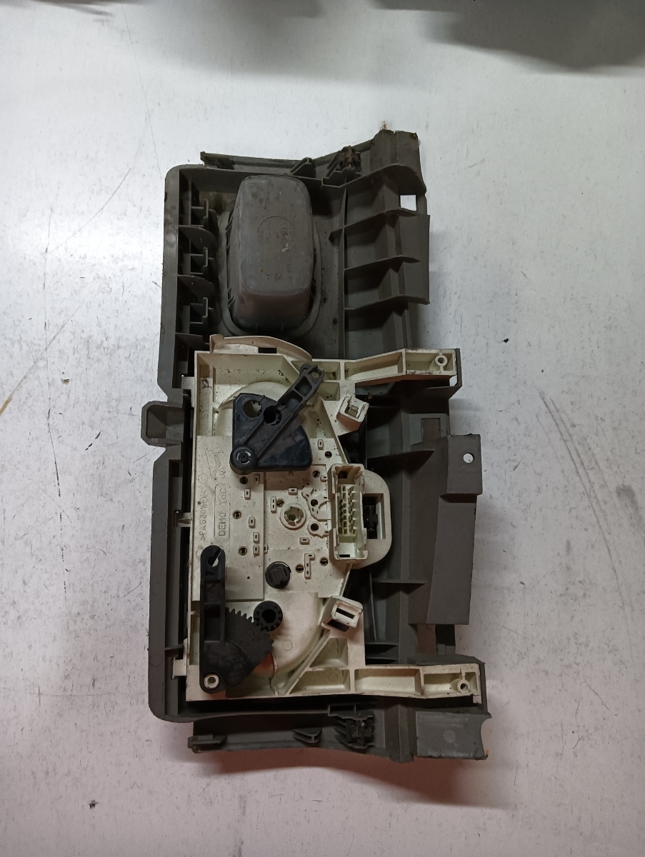 Climatizare  RENAULT TRAFIC II Box FL 2001 - > – foto 2