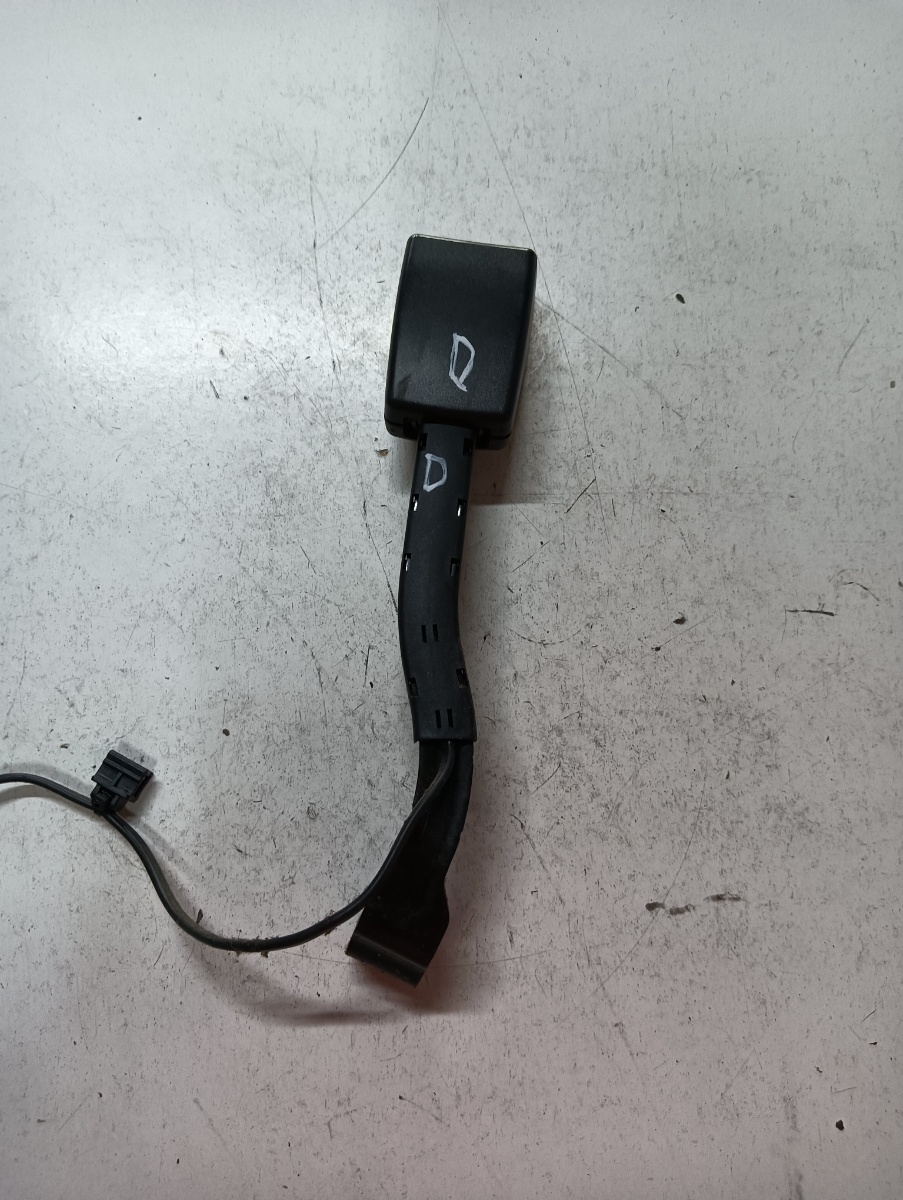 Pretensionare  dreapta fata VOLKSWAGEN PASSAT 3C2 2005 - 2010