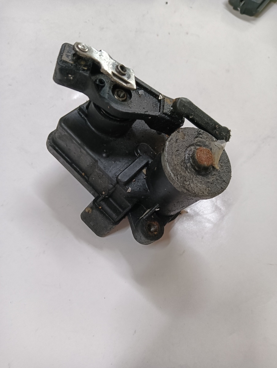 Actuator/motor clapeta galerie de admisie MERCEDES-BENZ E-CLASS W211 2002 - 2009 3.2 E 280 CDI OM 648.961 – foto 2