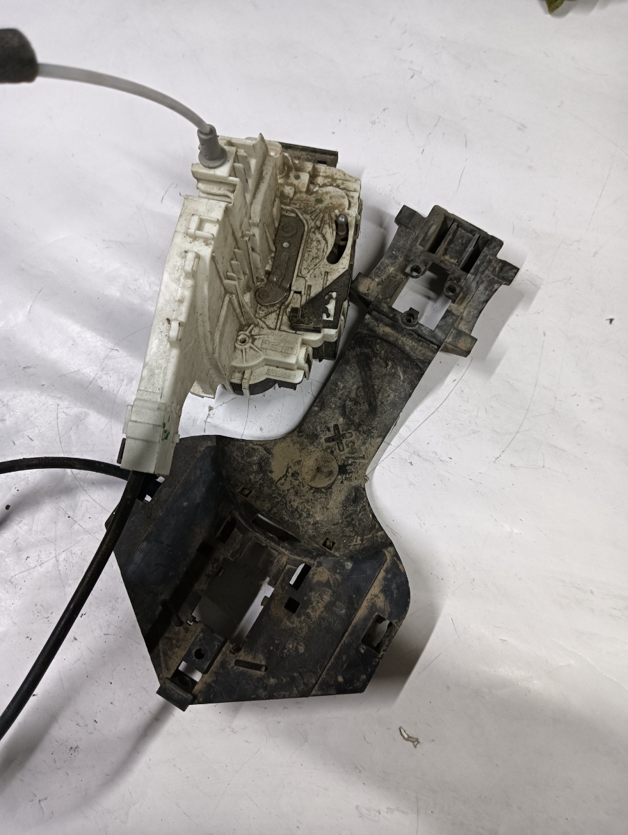 Broasca usa stanga fata MERCEDES-BENZ SPRINTER 3,5-t Bus 906 2006 - > – foto 2