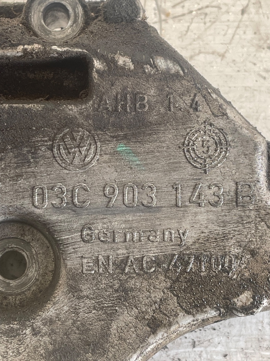 Suport compresor ac VOLKSWAGEN GOLF V 1K1 2003 - 2009 1.4 TSI BMY 03C903143B – foto 3