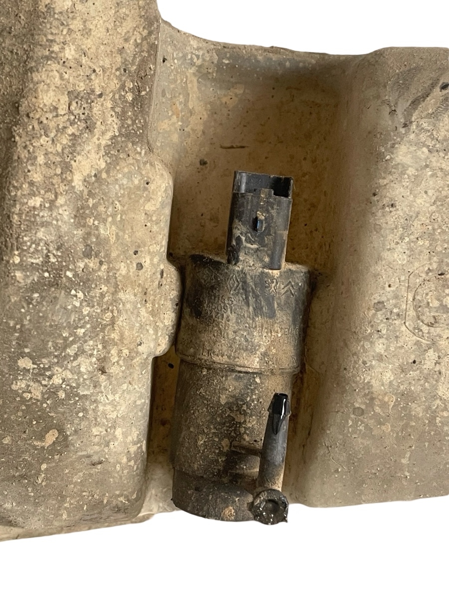 Vas lichid de spalare parbriz + pompita RENAULT MASTER 2008 2.5D EURO4  8200146985 – foto 2