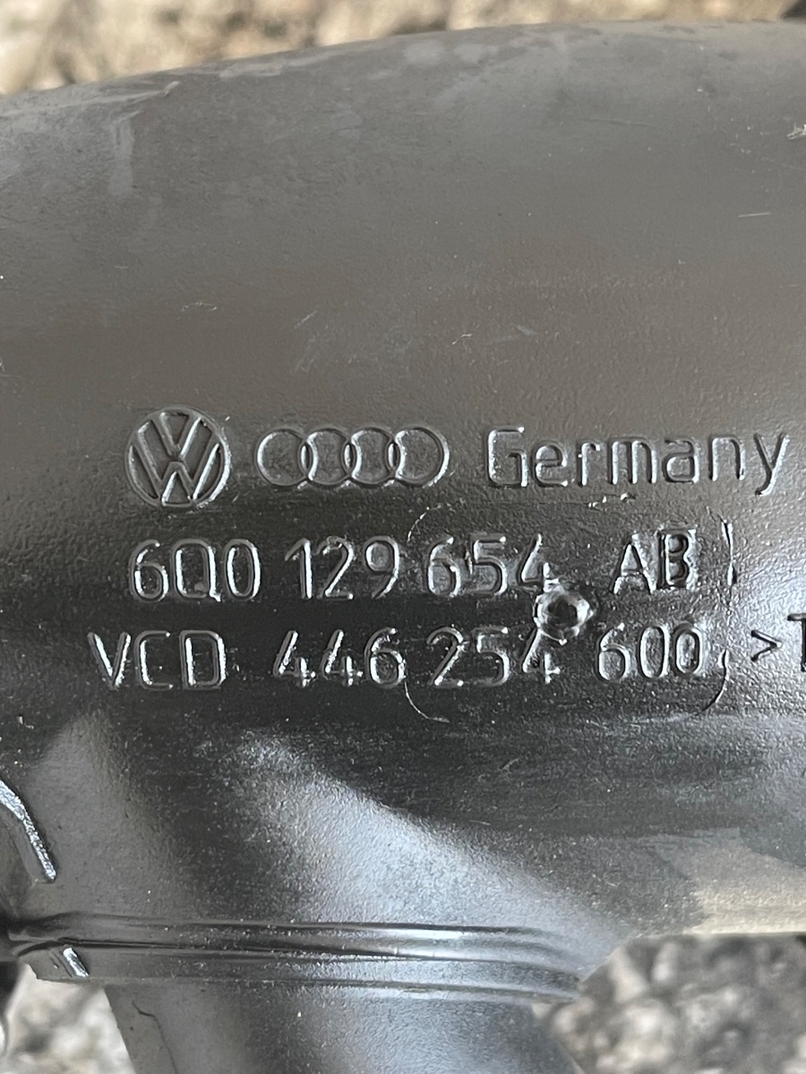 Furtun admisie aer VOLKSWAGEN POLO 9N_ 2001 - 2012 1.4TDI 6Q0129654AB – foto 3