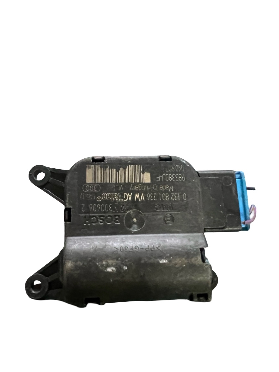 Actuator/motoras clapeta aer AC VOLKSWAGEN CADDY 6K9, 9E7, 9E9 2002 - 2009 0132801336