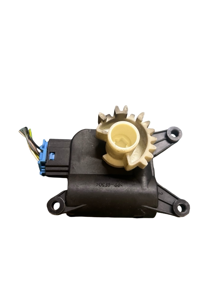 Actuator/motoras clapeta aer AC VOLKSWAGEN GOLF V 1K1 2003 - 2009, VOLKSWAGEN CADDY 6K9, 9E7, 9E9 2002 - 2009 0132801337
