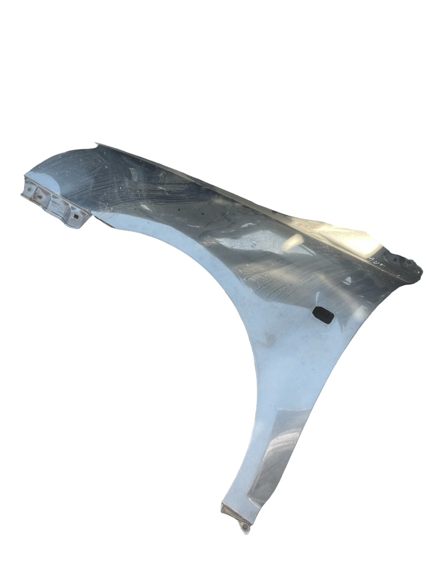 Aripa stanga fata TOYOTA AVENSIS Saloon _T25_ 2003 - 2008