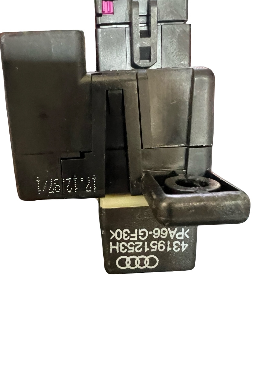 Panou sigurante AUDI A4 Saloon 8D2, B5 1994 - 2001, VOLKSWAGEN GOLF IV 1J1 1997 - 2007 16V ATN, AUS, AZD, BCB VAG 8L0941822A – foto 4