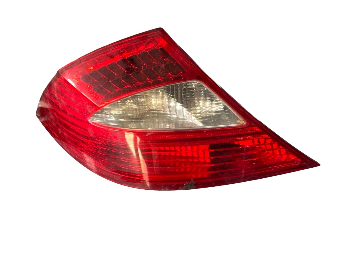 Lampa spate / Stop stanga MERCEDES-BENZ CLS C219 2004 - 2011 A2198200164