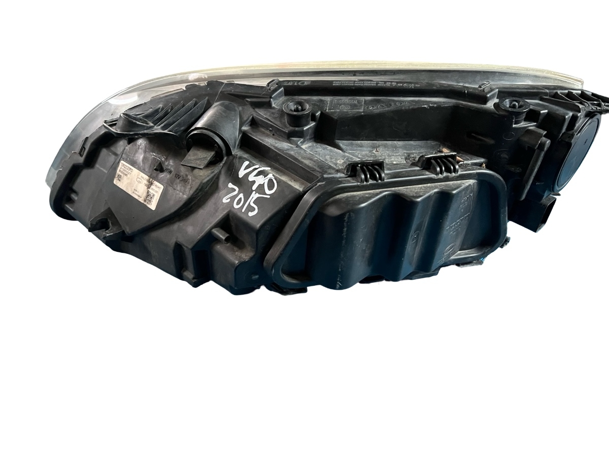 Far dreapta DEFECT -pt piese - VOLVO V40 Hatchback 525, 526 2012 -> 31283327 – foto 6