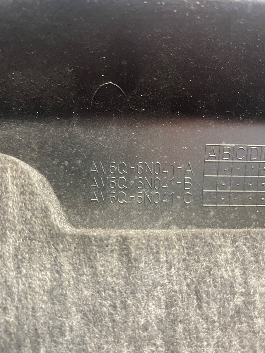 Capac motor (ornament) VOLVO V40 Hatchback 525, 526 2012 - > AV6Q-6N041-A – foto 2