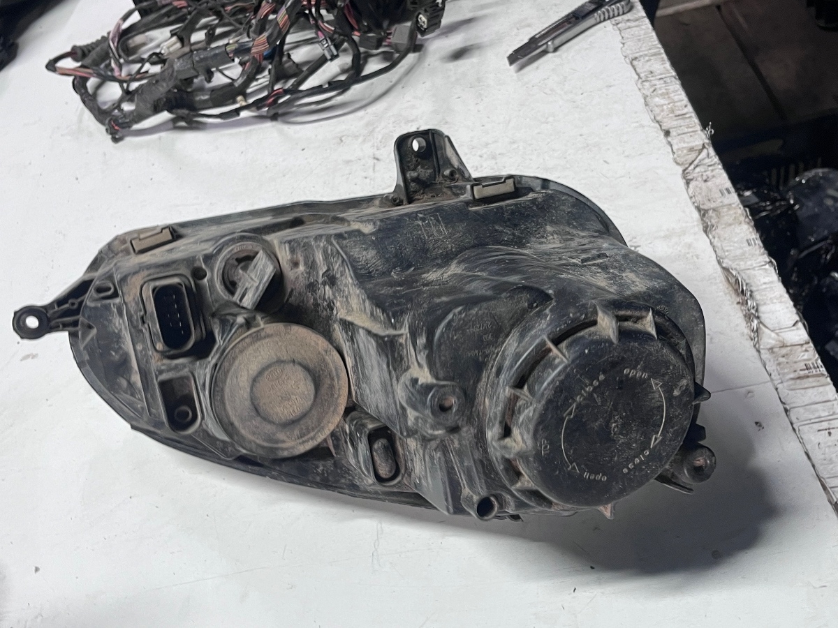 Far stanga cu defect VOLKSWAGEN GOLF V Variant 1K5 2007 - 2009 (ureche rupta vezi foto ) – foto 4