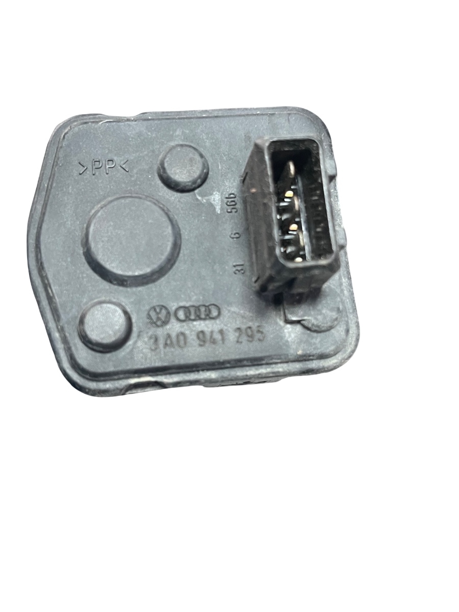 Far dreapta VOLKSWAGEN PASSAT Estate 3B5 1997 - 2001 3A0941295 – foto 2