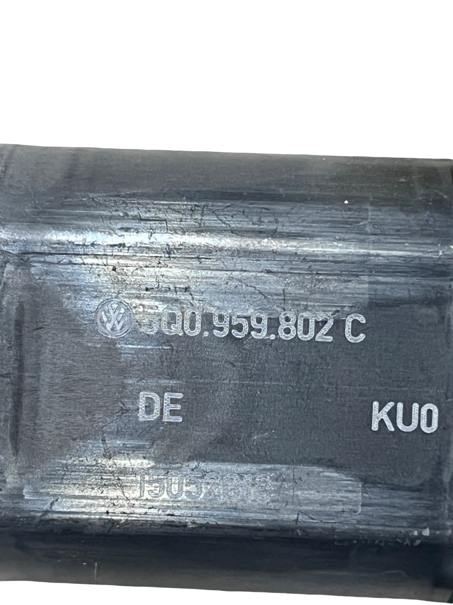 Motoras geam stanga fata VOLKSWAGEN Tiguan II Facelift R LINE  [ 2020 - 2024 ] 5Q0959802C – foto 2