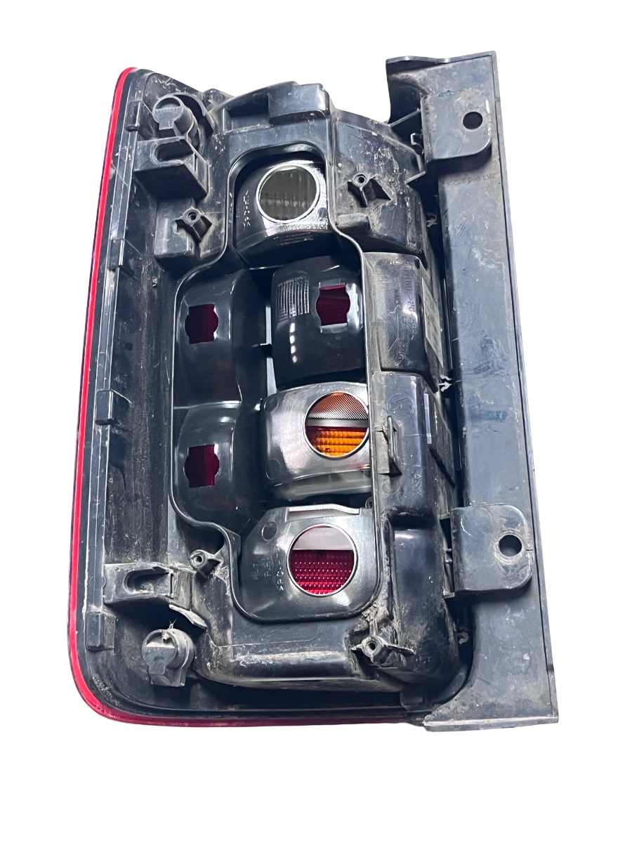 Lampa spate / Stop dreapta spate VOLKSWAGEN CADDY IV Box SAA, SAH 2015 - > ( fisurat pe mijloc ) – foto 2