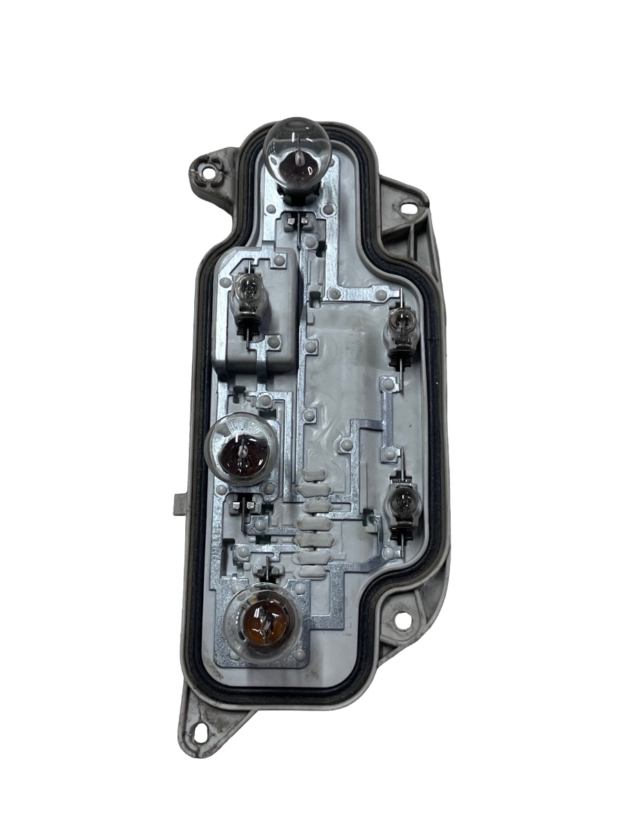 Soclu stop dreapta spate VOLKSWAGEN CADDY IV Box SAA, SAH 2015 - > 2K1945258A