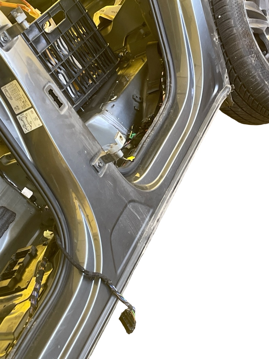 Prag stanga VOLKSWAGEN Tiguan II Facelift [ 2020 - 2024 ] – foto 3