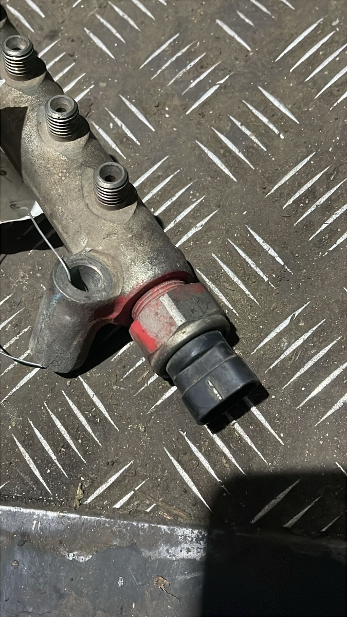 Rampa injectoare TOYOTA HILUX VII Pickup _N1_, _N2_, _N3_ 2004 -> 2.5D – foto 3